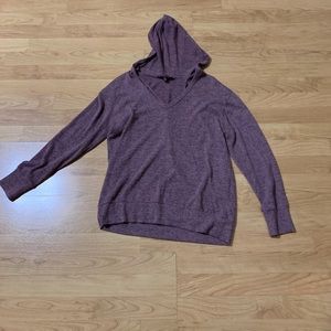 Long sleeve light pull over